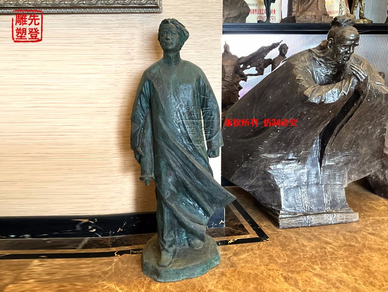 《毛澤東》雕塑長42cm��?0cm��?00cm1.jpg